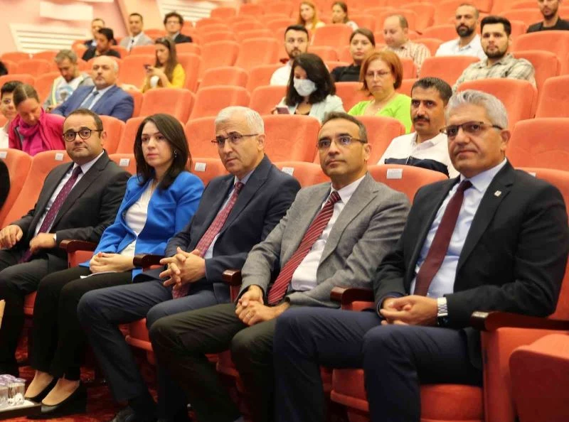 ESOGÜ’de ’2023 Vizyonunda Üniversitelerin Merkezi Araştırma Laboratuvarları Çalıştayı’ başladı
