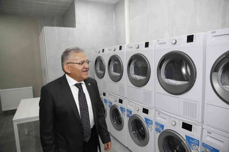 Başkan Büyükkılıç: “Siz dersinize çalışın, biz çamaşırlarınızı yıkayalım”
