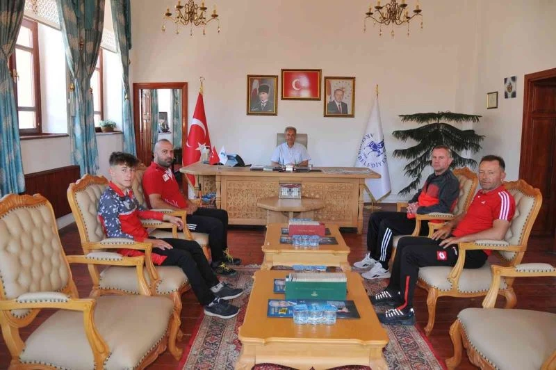 Avrupa Şampiyonu Ergün’den Başkan Akkaya’ya teşekkür ziyareti