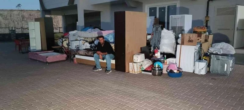 Arsa sahibi ile müteahhit firma zıtlaştı, tapusunu alamayan ev sahipleri sokağa atıldı
