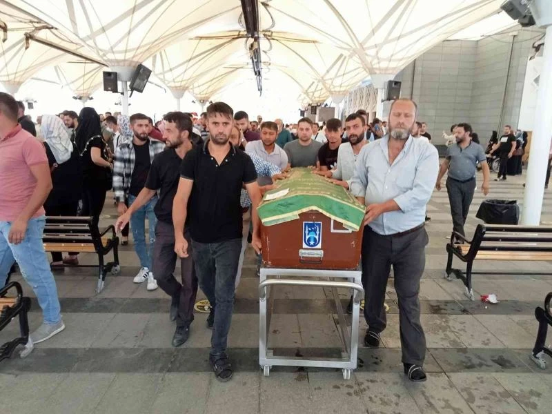 Arkadaşına yardım etmek isteyen 20 yaşındaki genç canından oldu
