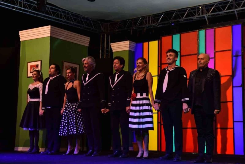 Kuvâ-yi Milliye Meydanında tiyatro şenliği
