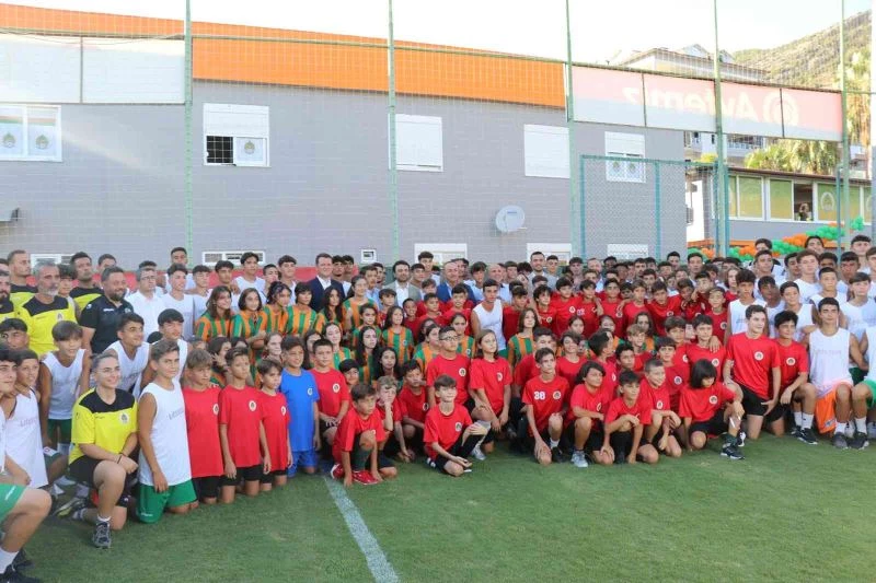 Nazmi Reisoğlu Futbol Akademisi açıldı
