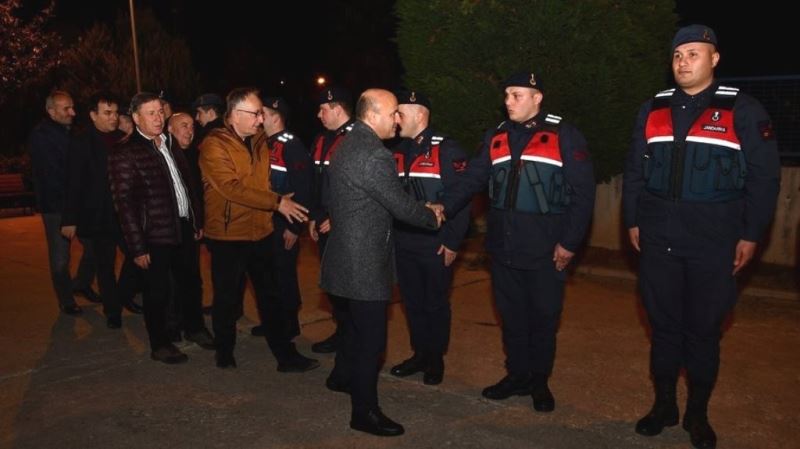 Altınova protokolü yeni yıla kamu personeliyle girdi
