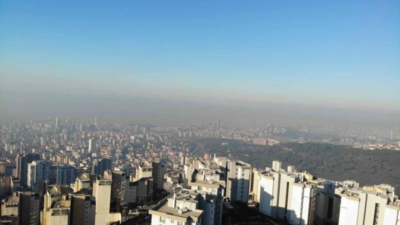 İstanbul Anadolu Yakası yeni yılın ilk gününde sise büründü
