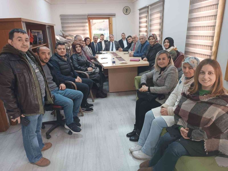 AK Parti ilçe teşkilatından Gazeteciler Derneği’ne ziyaret
