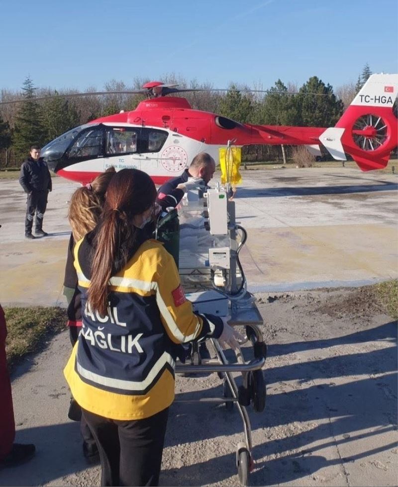 Bakan Koca: “Yoğun bakımda tedavi gören 6 aylık bebek ambulans helikopterle başka bir hastaneye nakledildi”
