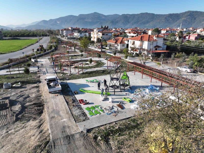Ortaca’daki üç parkta çocuk oyun grubu montajları tamamlandı
