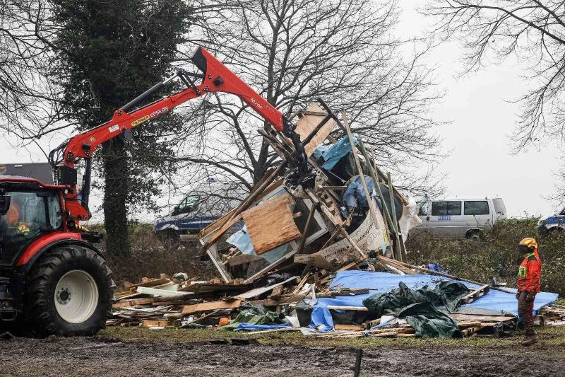 Almanya’da polis çevrecilerin işgal ettiği Lützerath köyünü boşaltıyor
