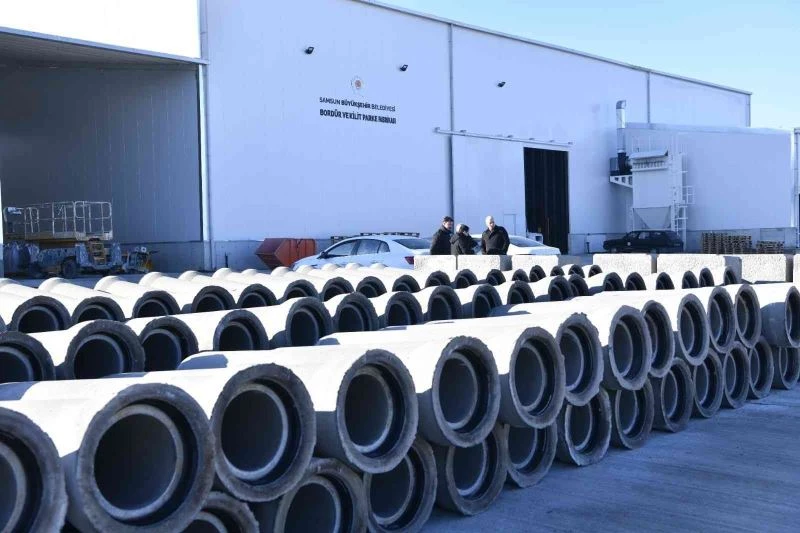 Samsun’da kurulan kilit parke ve beton boru tesisi seri üretime geçti
