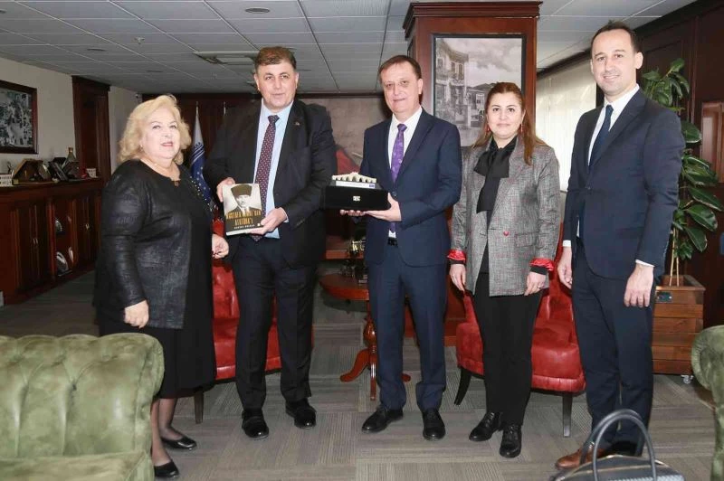 Büyükçekmeceli Kadınlar Zübeyde Hanım’ı mezarı başında andı
