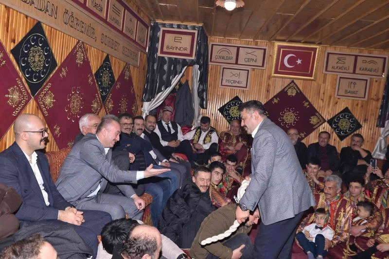 Tosya Yarenleri 2023 yılı ilk ocağını Kastamonu ilçe belediye başkanlarına yaktı
