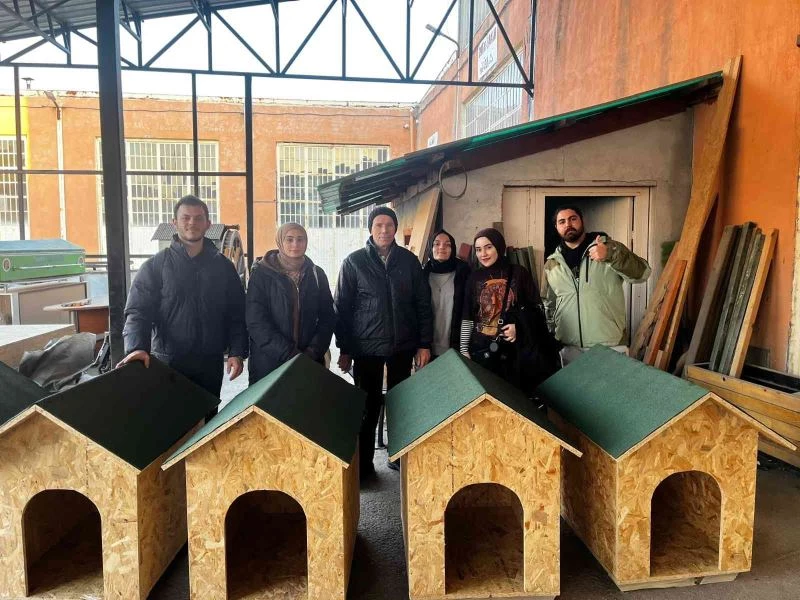 Hayır panayırda toplanan parayla 10 adet kedi ve köpek kulübesi yapıldı
