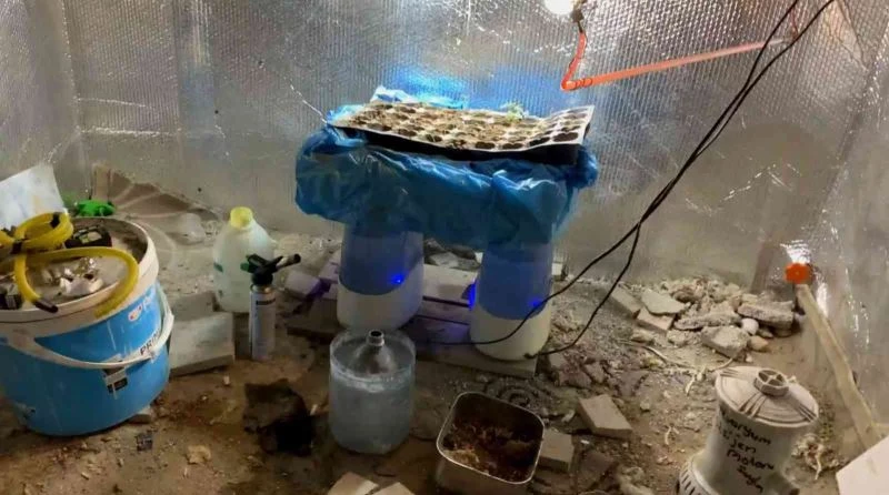 Alüminyum folyolu özel odada buhar makinesi ile kenevir üretimi
