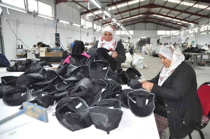 Beldeye atölye açıldı, ev hanımları iş imkanına kavuştu
