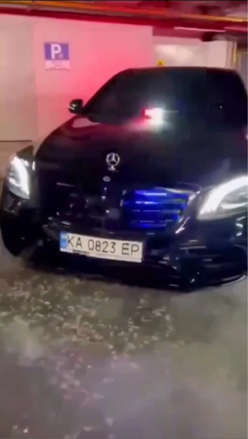 Başakşehir’de yabancı plakalı çakarlı araç ile drift ve makas attılar
