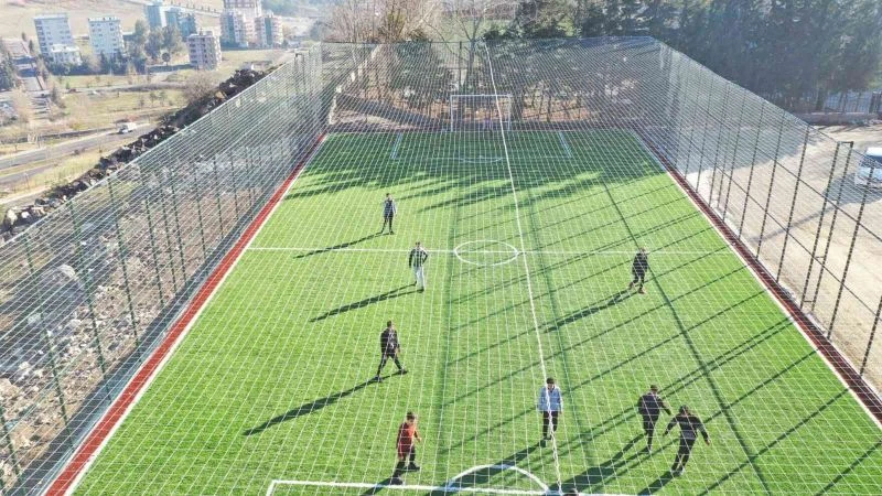 Esentepe’de gençler semt sahasına kavuştu
