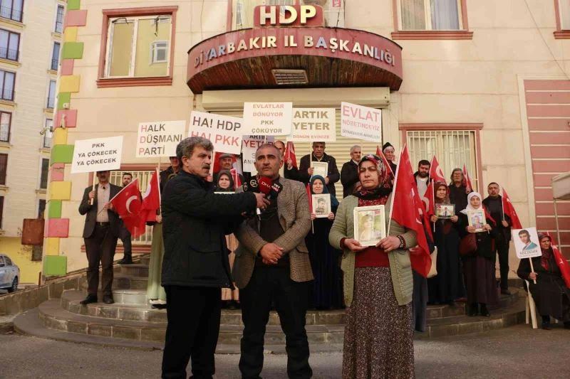 Diyarbakır’da evlat nöbetine 2 aile daha katıldı
