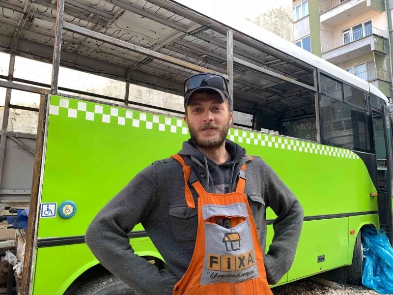  Çocukluk hayali olan karavan için gece gündüz çalışıyor
