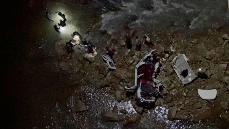 Batman’da otomobil köprüden uçtu: 2 ölü, 1 yaralı
