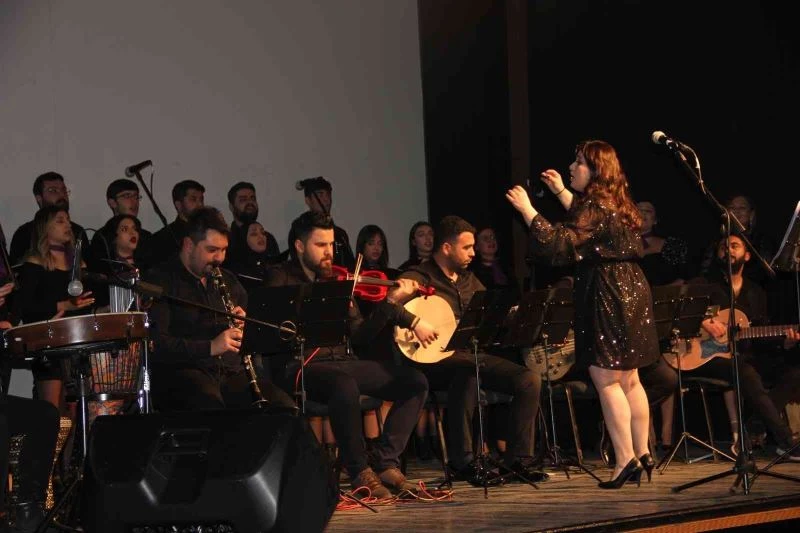 Kars’ta Türk Müziği Korosu dinletisi yoğun ilgi gördü
