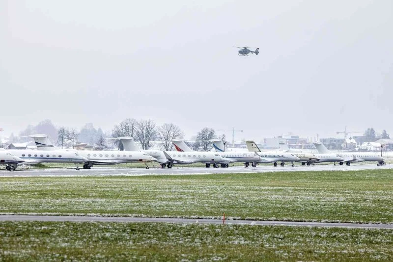 İklim değişikliğini görüşmeye karbon emisyonu yayan özel jetlerle gittiler
