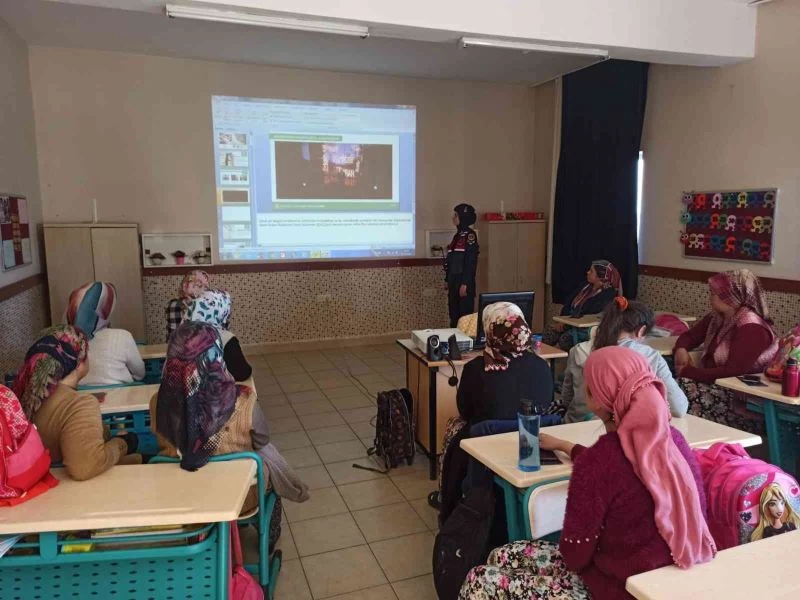 Öğrenci velilerine jandarmadan “En iyi Narkotik Anne” eğitimi
