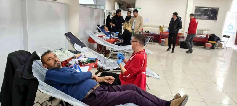Gördesli vatandaşlar kan bağışına destek verdi
