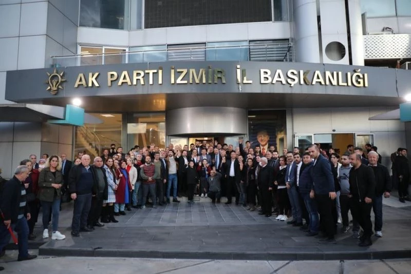 AK Parti İzmir’e 4 yılda 237 bin üye katıldı
