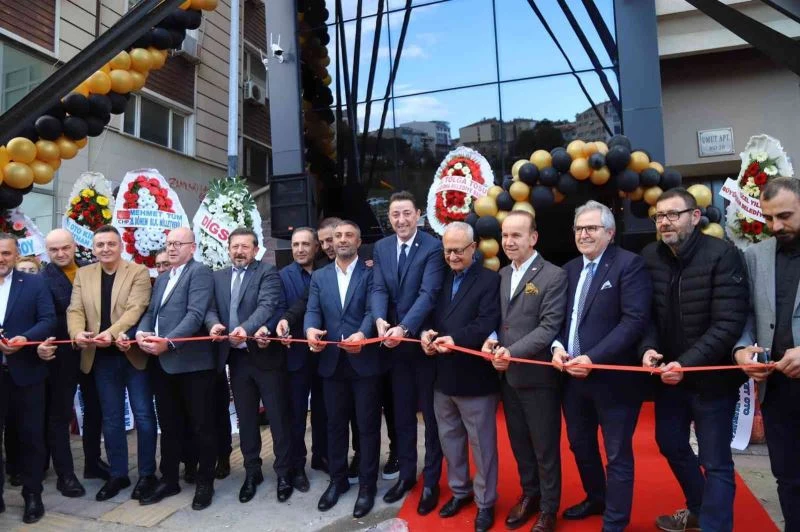 İş ve siyaset dünyasını buluşturan açılış
