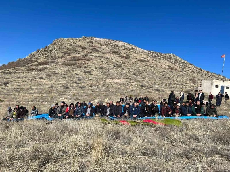 Köylüler kar duasına çıktı
