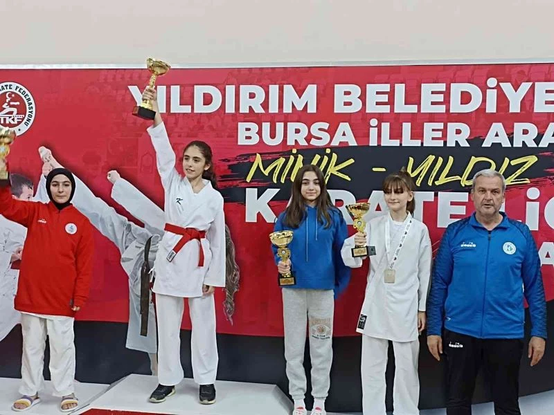 İzmit Belediyesporlu karateciler Bursa’dan madalyalarla döndü
