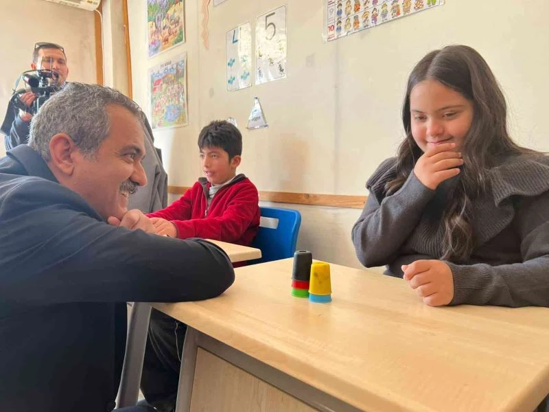 Milli Eğitim Bakanı Özer, KKTC Cumhurbaşkanı Tatar ile görüştü
