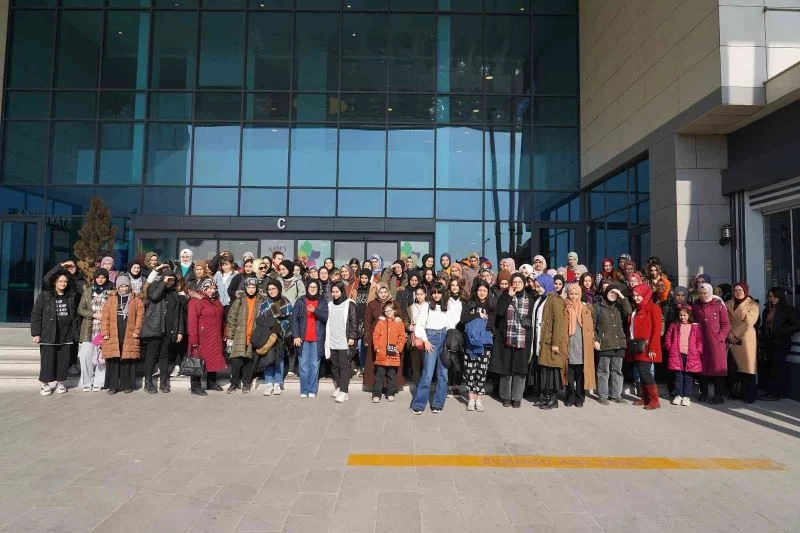 Lise Medeniyet Akademisi gençleri aileleriyle sinemada buluştu
