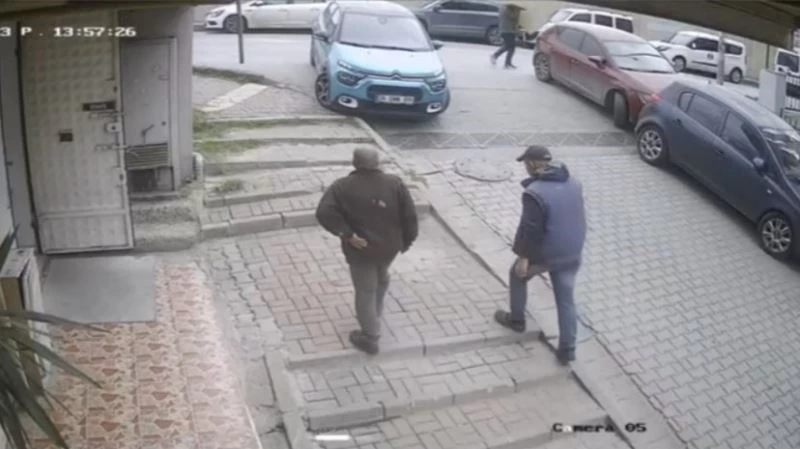 İstanbul narkotik polisinden nefes kesen operasyon: Zehir tacirleri kaçarken kaza yapınca yakalandı
