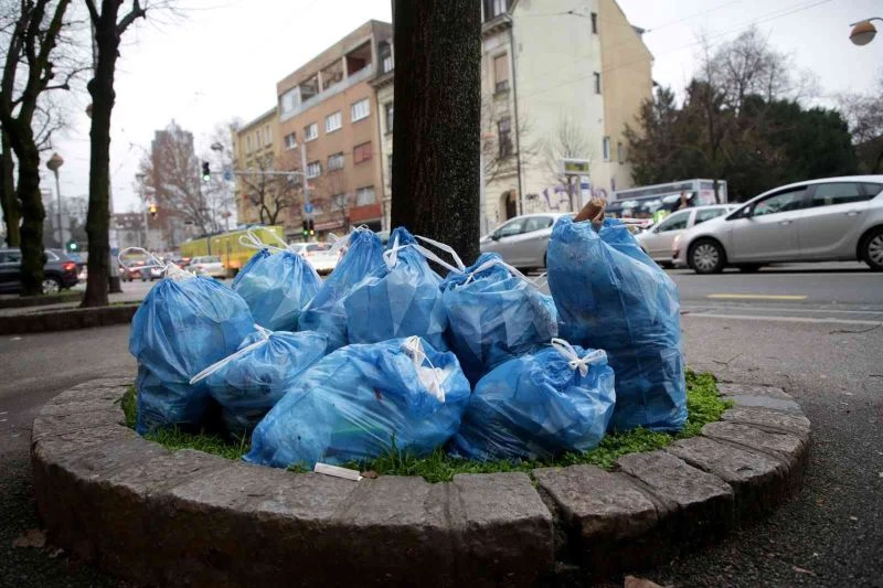 Zegreb sokakları çöp yığınlarıyla doldu
