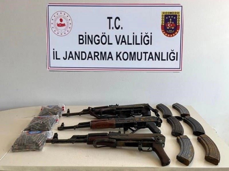 Bingöl’de toprağa gömülü 3 adet tüfek ele geçirildi
