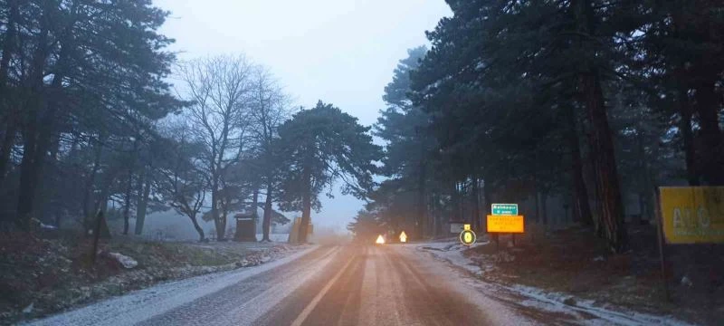 Kazdağları’nda beklenen kar yağışı başladı
