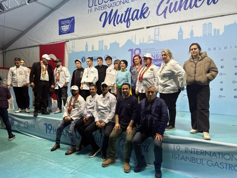 Geleceğin şefleri İstanbul’dan 3’ü altın 5 madalya ile döndü
