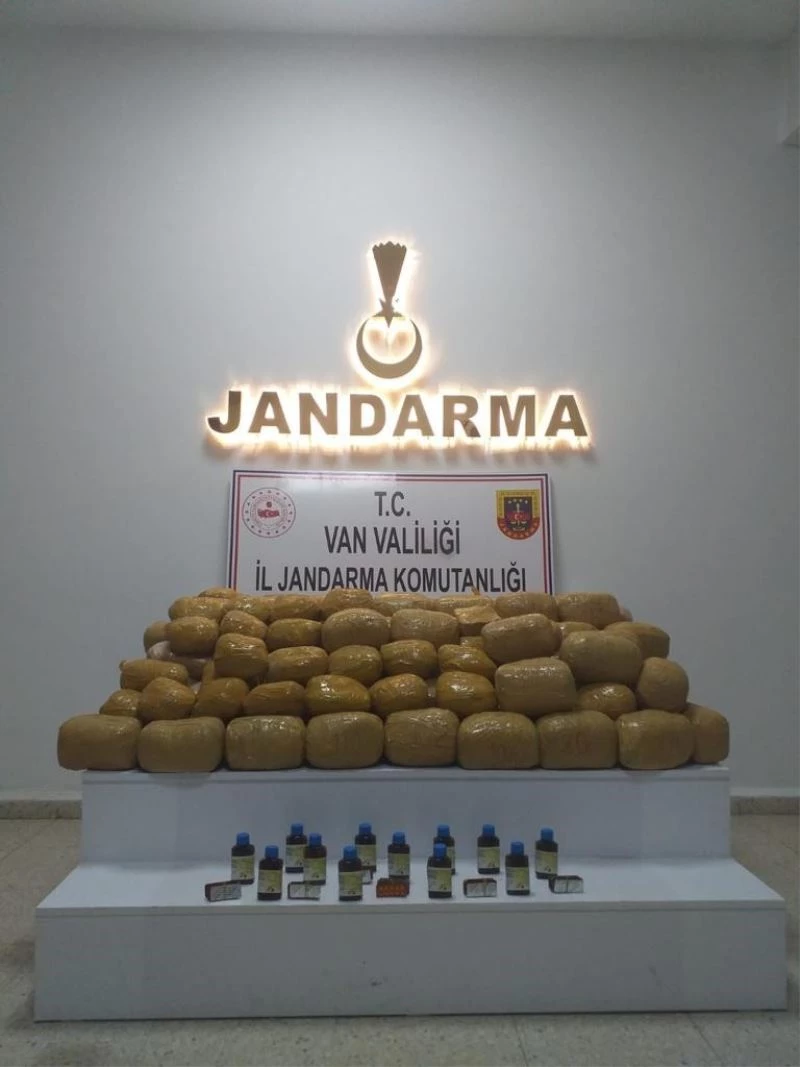 Başkale’de 216 kilo uyuşturucu ile 590 adet sentetik hap ele geçirildi
