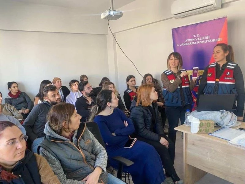 Jandarma fabrikada çalışan 50 kadına KADES eğitimi verdi
