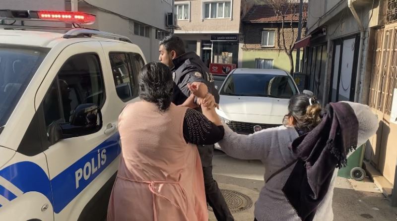 Bursa’da kendi evini yakan kişiye komşuları böyle saldırdı
