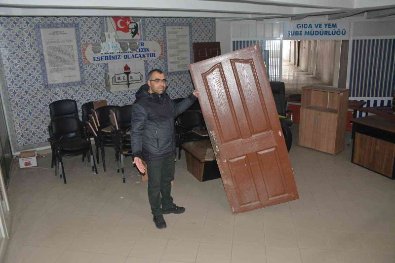 Bitlis Gazeteciler Cemiyeti’nin çalınan eşyaları ve kapısı bulundu
