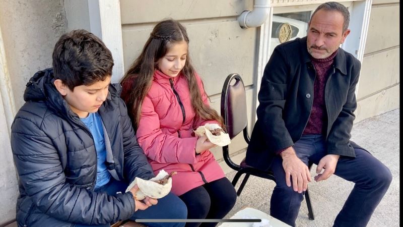 Bilecik Erzurumlular Derneğinden çocuklar için anlamlı cağ kebabı etkinliği
