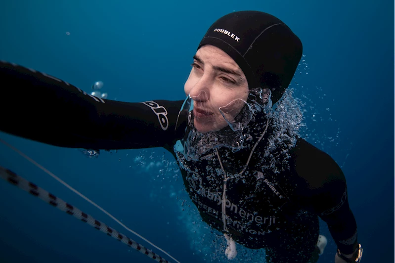 Milli sporcu Şahika Ercümen, nefesini 105 metre dünya rekorunu kırmak için tutacak