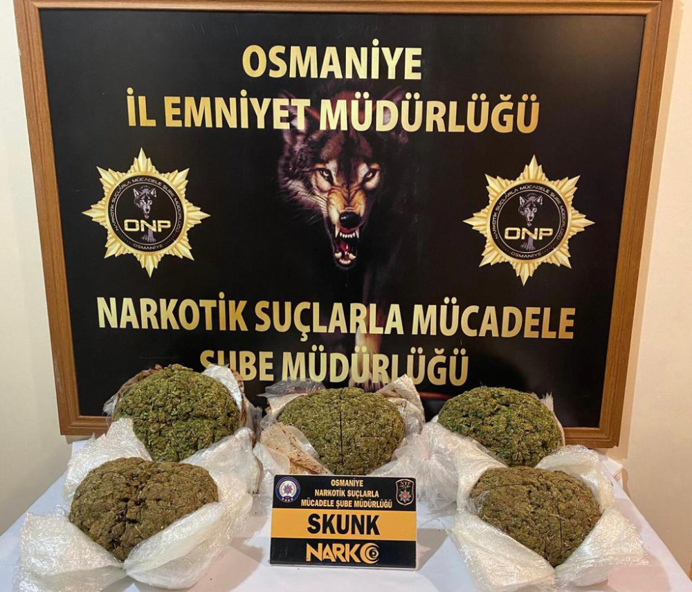 Şüpheli yolcunun valizinden 8 kilo uyuşturucu çıktı