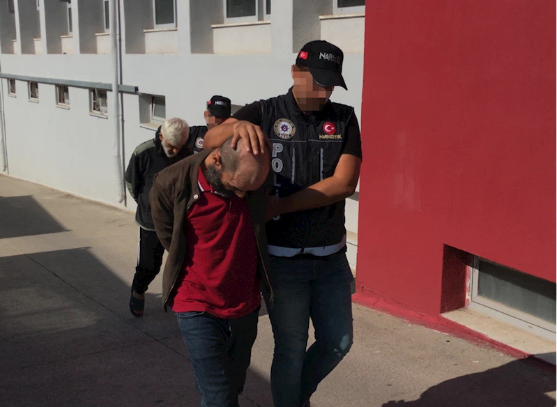 Adana’da uyuşturucu operasyonunda yakalanan 3 zanlı tutuklandı