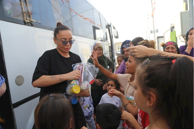Ünlüler depremzedelere destek için afet bölgesinde