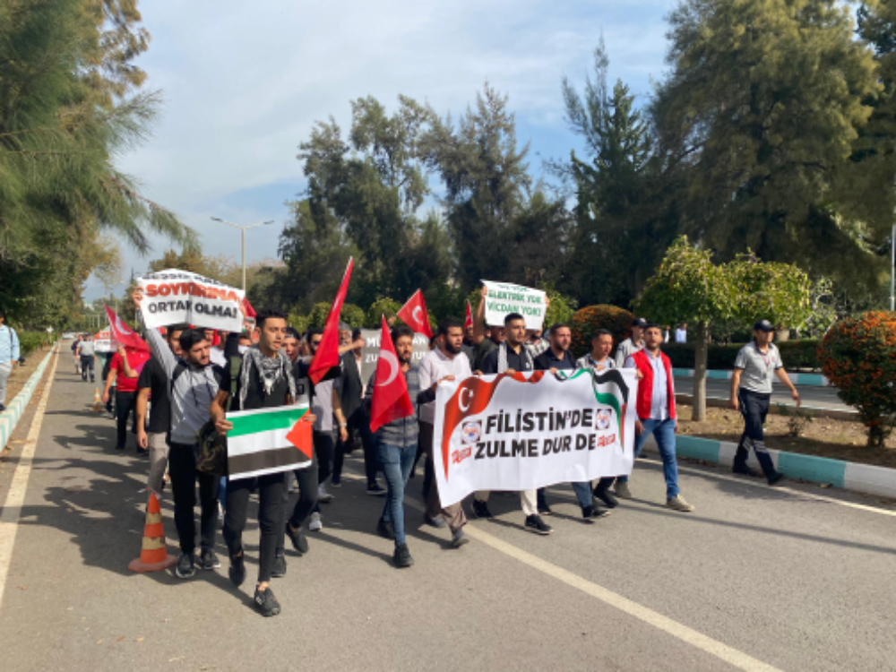 Osmaniye’de üniversiteli gençlerden Filistin’e destek yürüyüşü