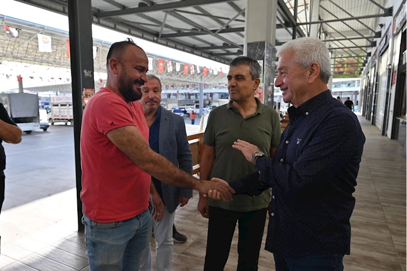 Finike Belediye Başkanı Geyikçi toptancı halini ziyaret etti